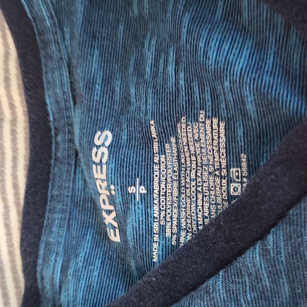 Shirts ๐ - Picture 2 of 3